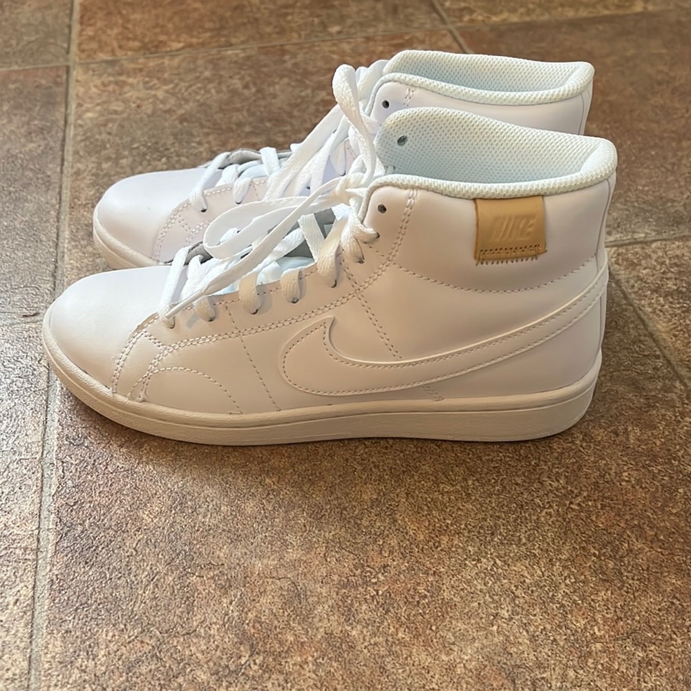 Nike Court Royales Mid Size 7.5